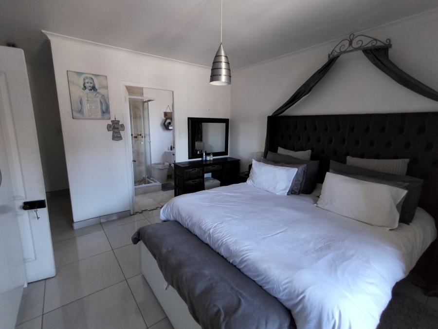 To Let 3 Bedroom Property for Rent in Soneike Western Cape